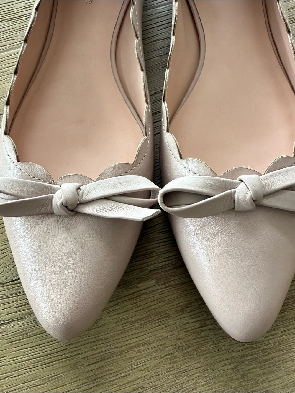 Kate Spade Eleni Flex Flat Scalloped Edge in Pale Pink Nappa